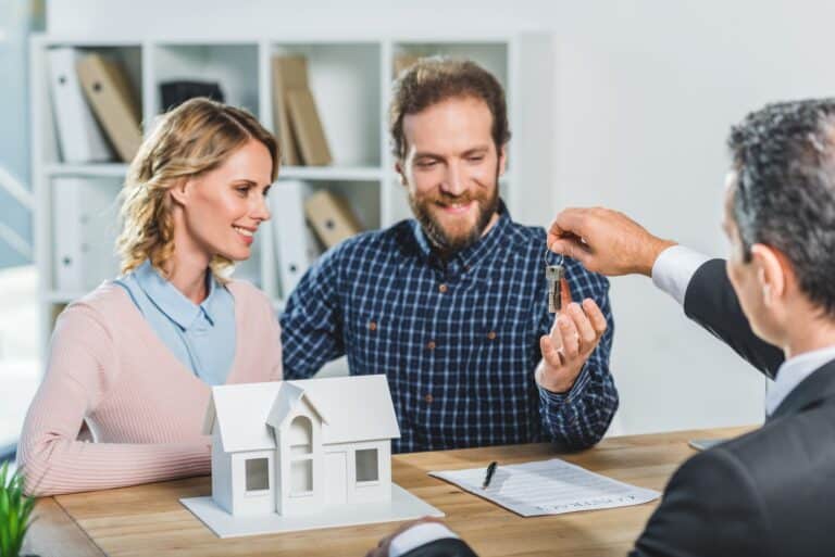 Lista Completa: Imobiliárias em Maringá-PR por Especialidade