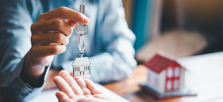 Apartamento à Venda em Maringá Zona 7: Kitnets, 1 e 2 Quartos