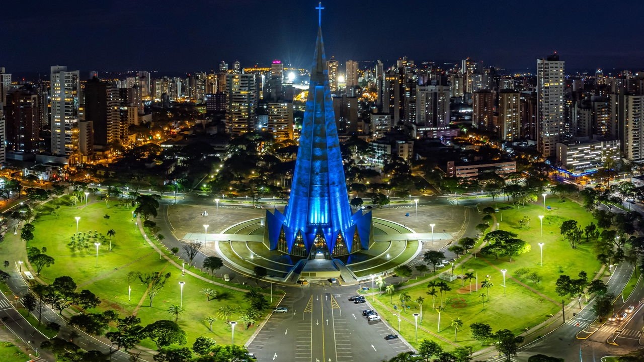 Valorização Imobiliária em Maringá: Por Que a Cidade É a 3ª do Brasil 5 valorização imóveis maringá — skyline da cidade com empreendimentos em construção em 2026